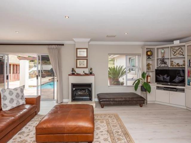 4 Bedroom House in Theescombe