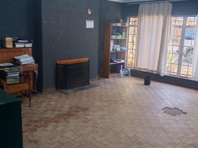 4 Bedroom House in Universitas