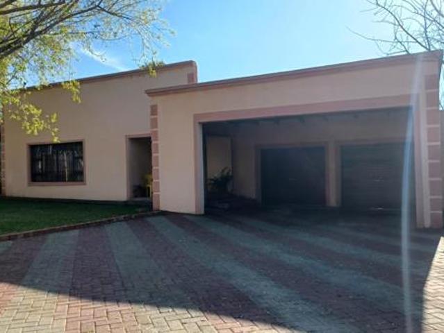 4 Bedroom House in Uitsig