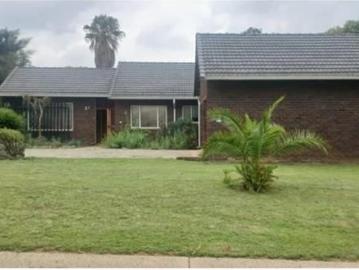 4 Bedroom House in Van Riebeeck Park