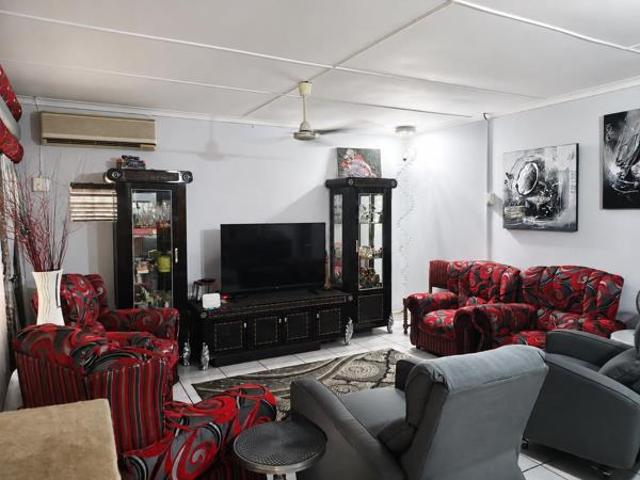 4 Bedroom House in Veld En Vlei