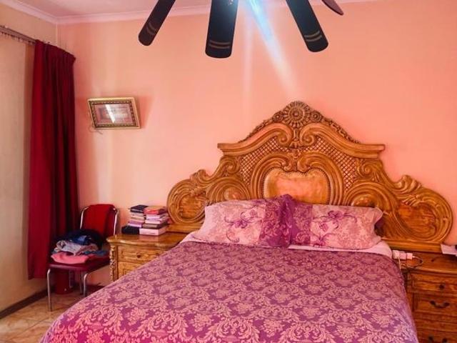 4 Bedroom House in Victoria Park