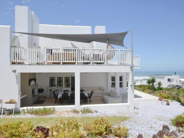 4 Bedroom House in Yzerfontein