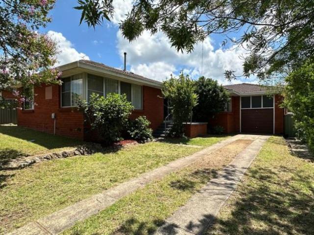4 Bedroom House Ingleburn, NSW 106137656