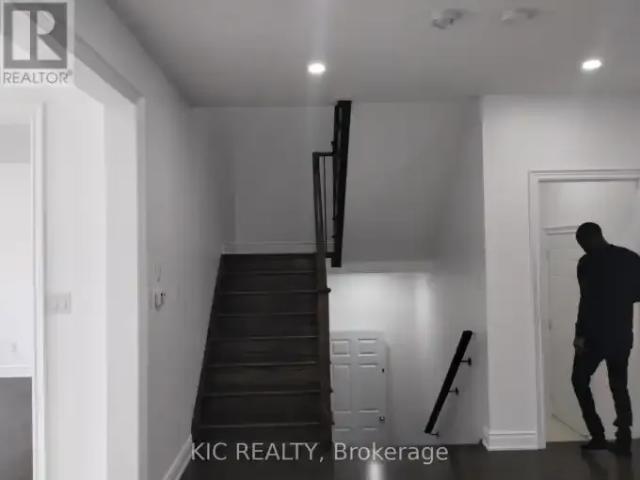 4 Bedroom House Innisfil ON 103011943