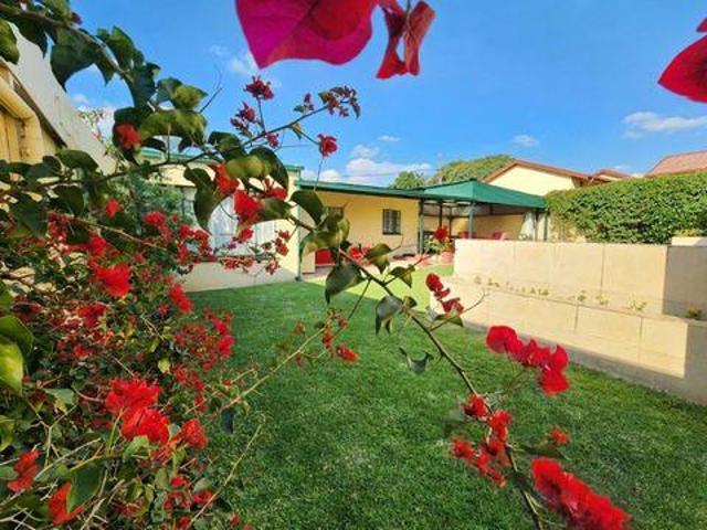 4 Bedroom House Johannesburg Gauteng 104294940