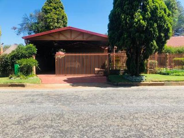 4 bedroom house on the market in bon.