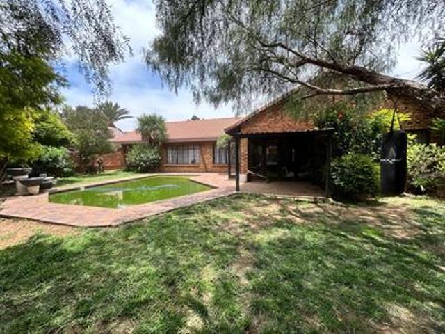 4 bedroom house on the market in selcourt