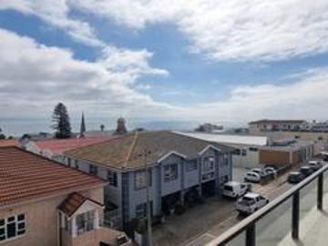 4 bedroom house on the market mossel.