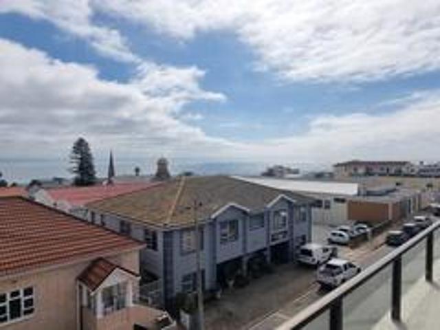 4 bedroom house on the market mossel.