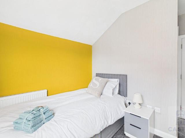 4 bedroom house of multiple occupation to rent
