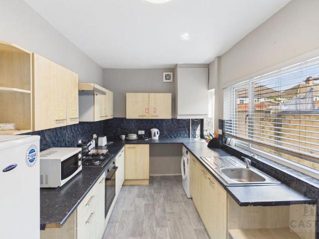 4 bedroom house of multiple occupation to rent