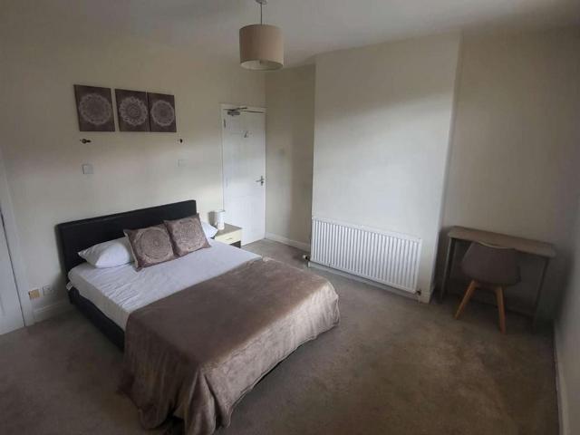 4 bedroom house of multiple occupation to rent