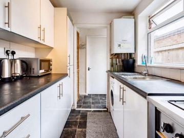 4 bedroom house of multiple occupation to rent