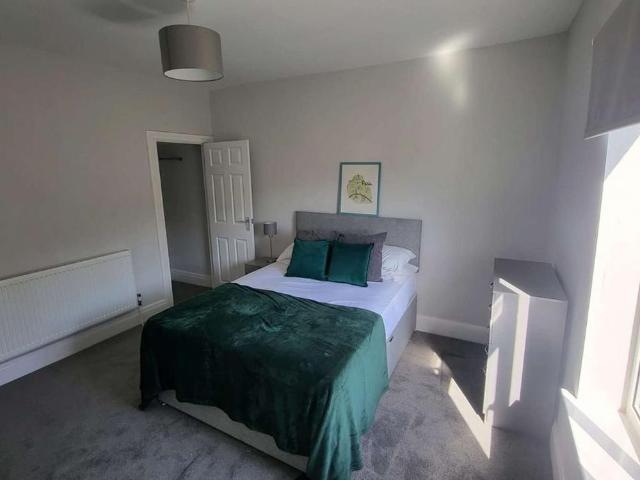 4 bedroom house of multiple occupation to rent