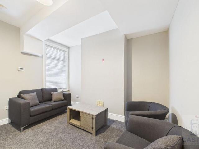 4 bedroom house of multiple occupation to rent