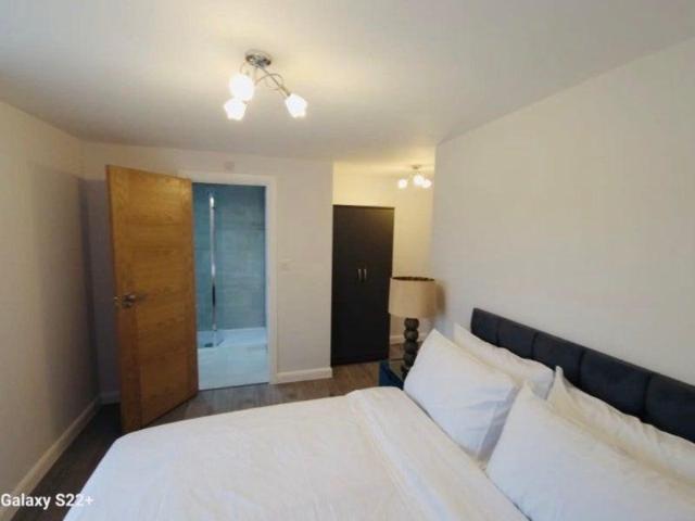 4 bedroom house of multiple occupation to rent