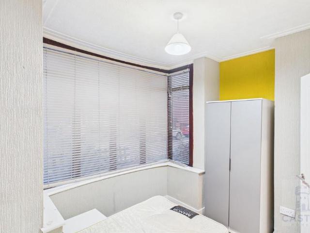 4 bedroom house of multiple occupation to rent