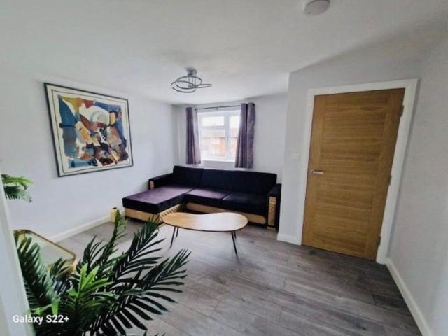 4 bedroom house of multiple occupation to rent