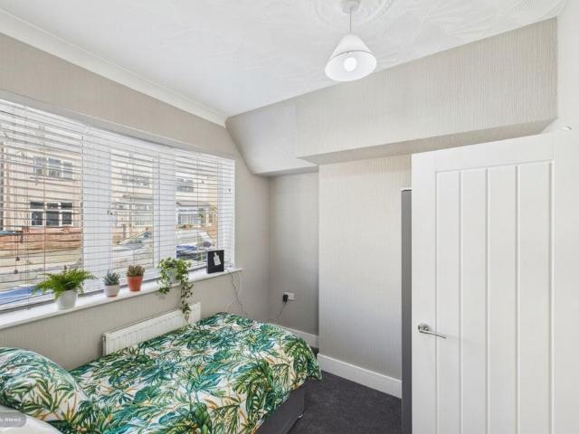 4 bedroom house of multiple occupation to rent