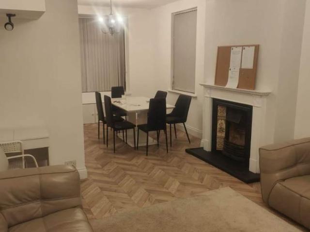 4 bedroom house of multiple occupation to rent