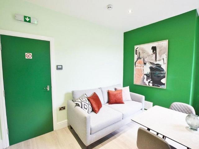 4 bedroom house of multiple occupation to rent