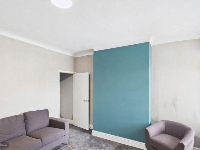 4 bedroom house of multiple occupation to rent