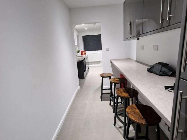 4 bedroom house of multiple occupation to rent