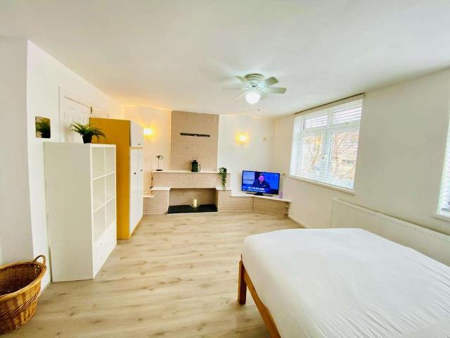4 bedroom house of multiple occupation to rent