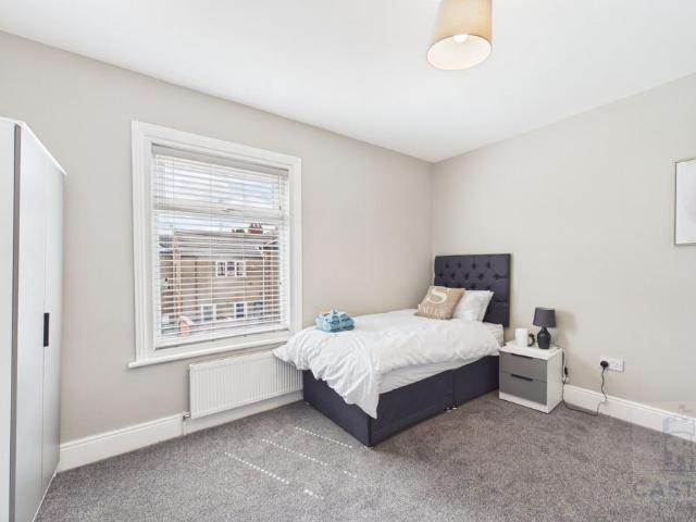 4 bedroom house of multiple occupation to rent
