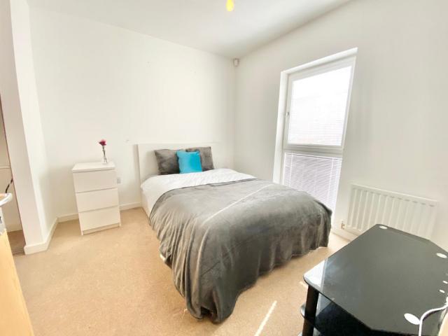 4 bedroom house of multiple occupation to rent