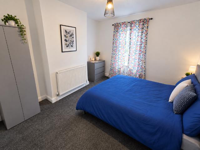 4 bedroom house of multiple occupation to rent