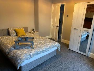 4 bedroom house of multiple occupation to rent