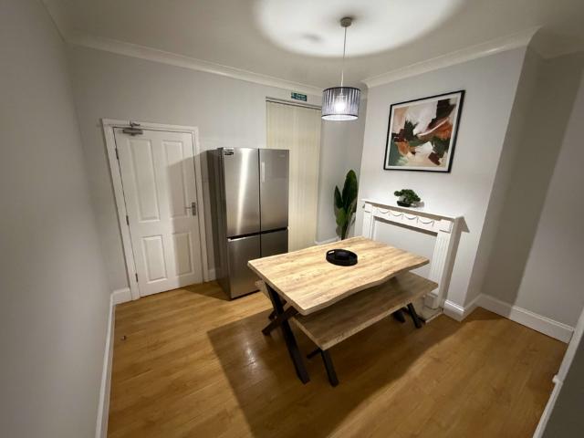 4 bedroom house of multiple occupation to rent