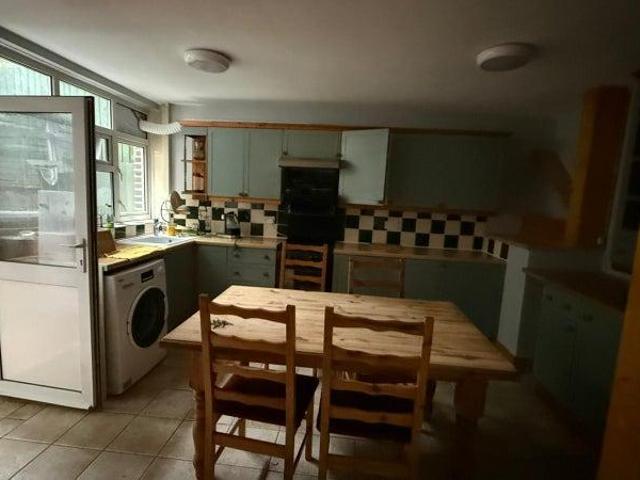 4 bedroom house of multiple occupation to rent