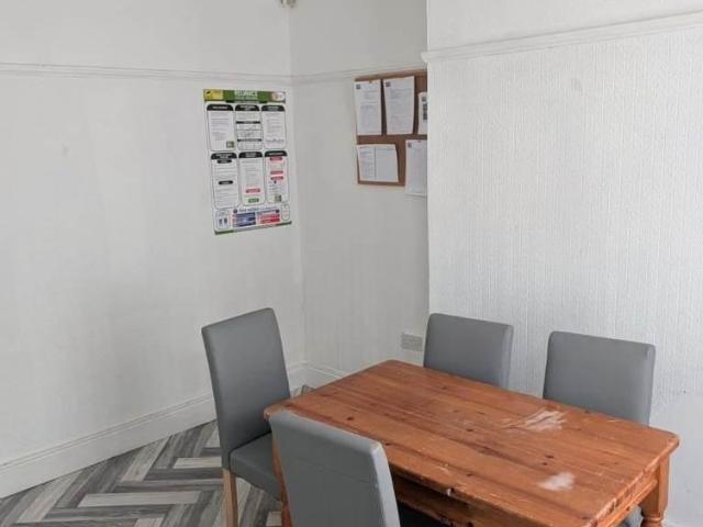 4 bedroom house of multiple occupation to rent