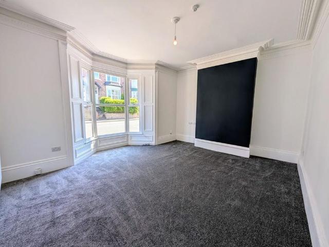 4 bedroom house of multiple occupation to rent