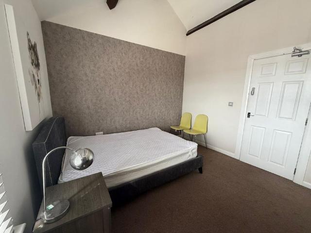 4 bedroom house of multiple occupation to rent
