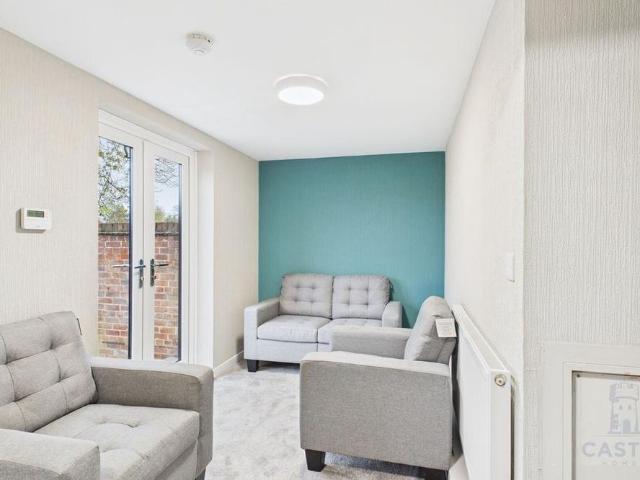 4 bedroom house of multiple occupation to rent