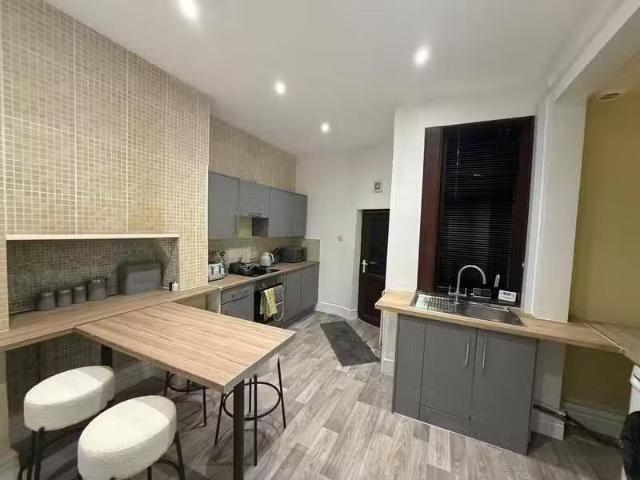 4 bedroom house of multiple occupation for rent in Dingle Road.