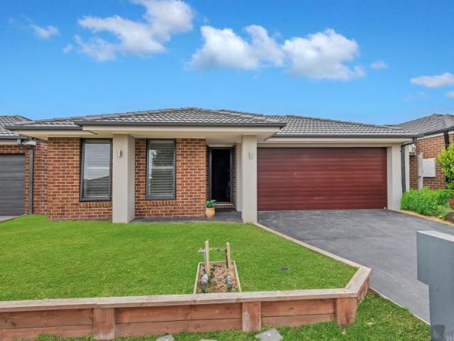 4 Bedroom House Officer VIC 103414803