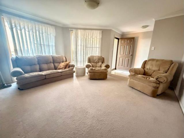 4 BEDROOM HOUSE LOCATED OXLEY VALE
