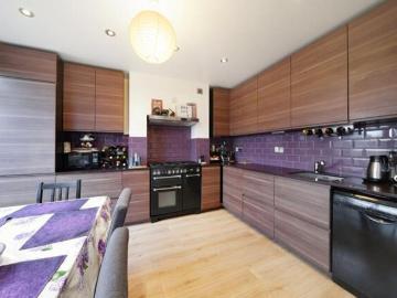 4 Bedroom House London Greater London 99161416