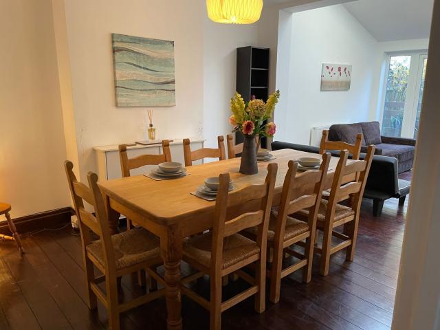 4 Bedroom House London London 66083123