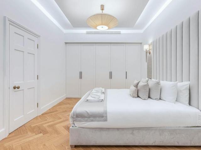 4 Bedroom House London London 95691730
