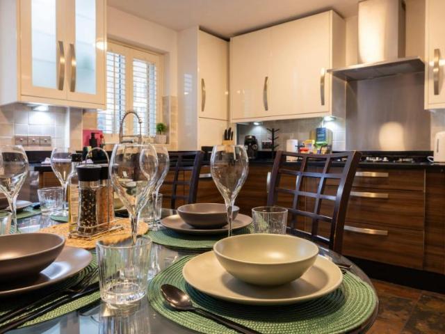 4 Bedroom House London London 105717738