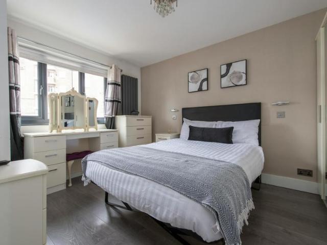 4 Bedroom House London London LS105009675