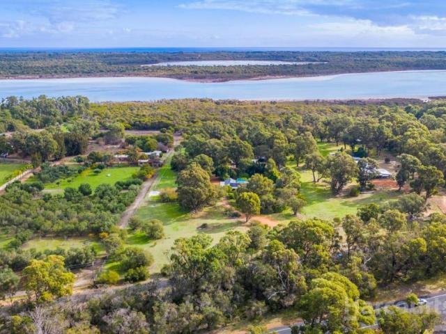 4 Bedroom House Lake Clifton WA 106030036