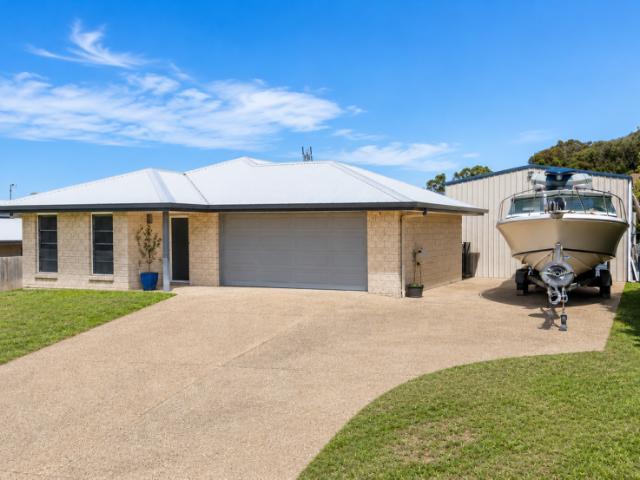 4 Bedroom House Lammermoor QLD 106009799
