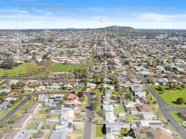 4 Bedroom House Mount Gambier SA 105626924